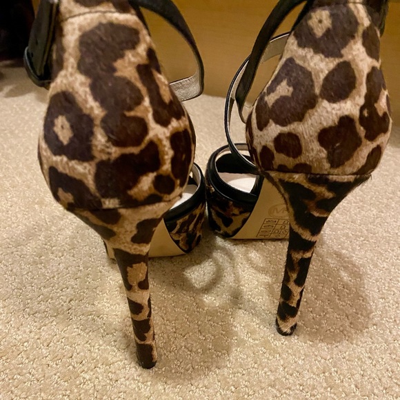 GORGEOUS - Michael Kors’ platform sandals! Beautiful and comfortable. Size 6.5 - Picture 2 of 3